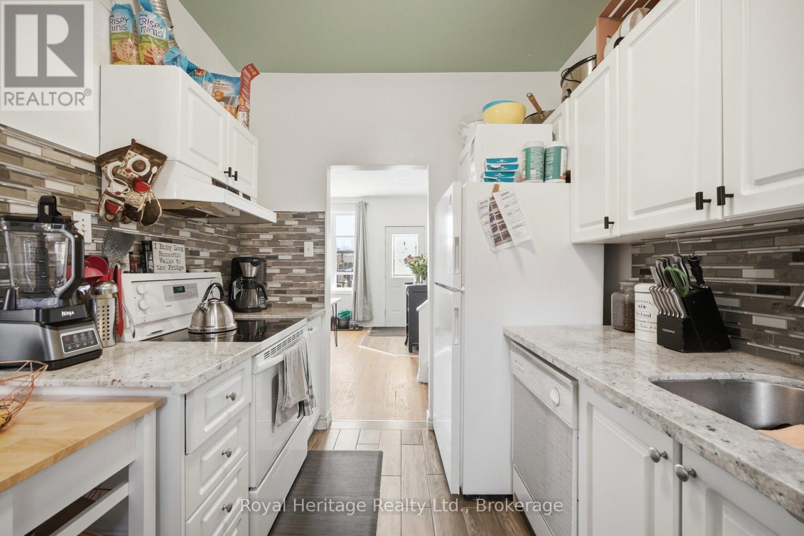 1546 Lakemount Street, Oshawa, Ontario  L1J 3Y2 - Photo 6 - E13221074