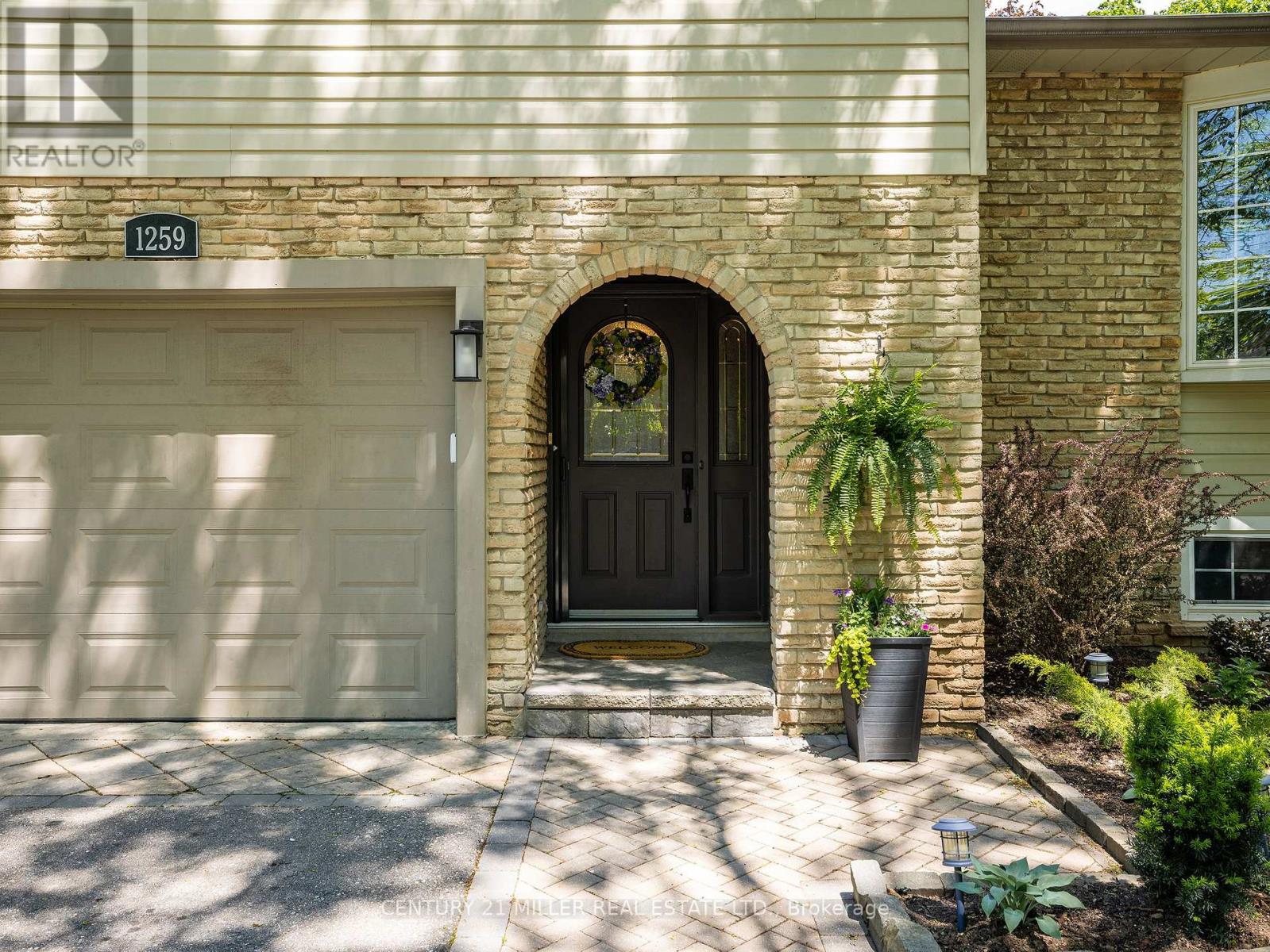 1259 Richards Crescent, Oakville, Ontario  L6H 1R5 - Photo 3 - W13216354