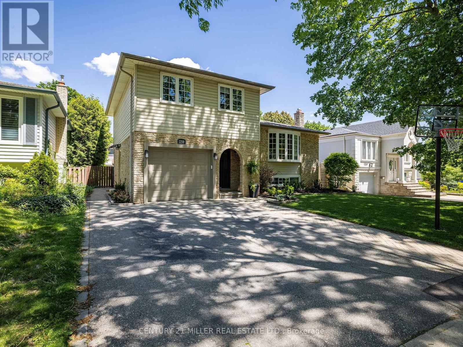 1259 Richards Crescent, Oakville, Ontario  L6H 1R5 - Photo 2 - W13216354