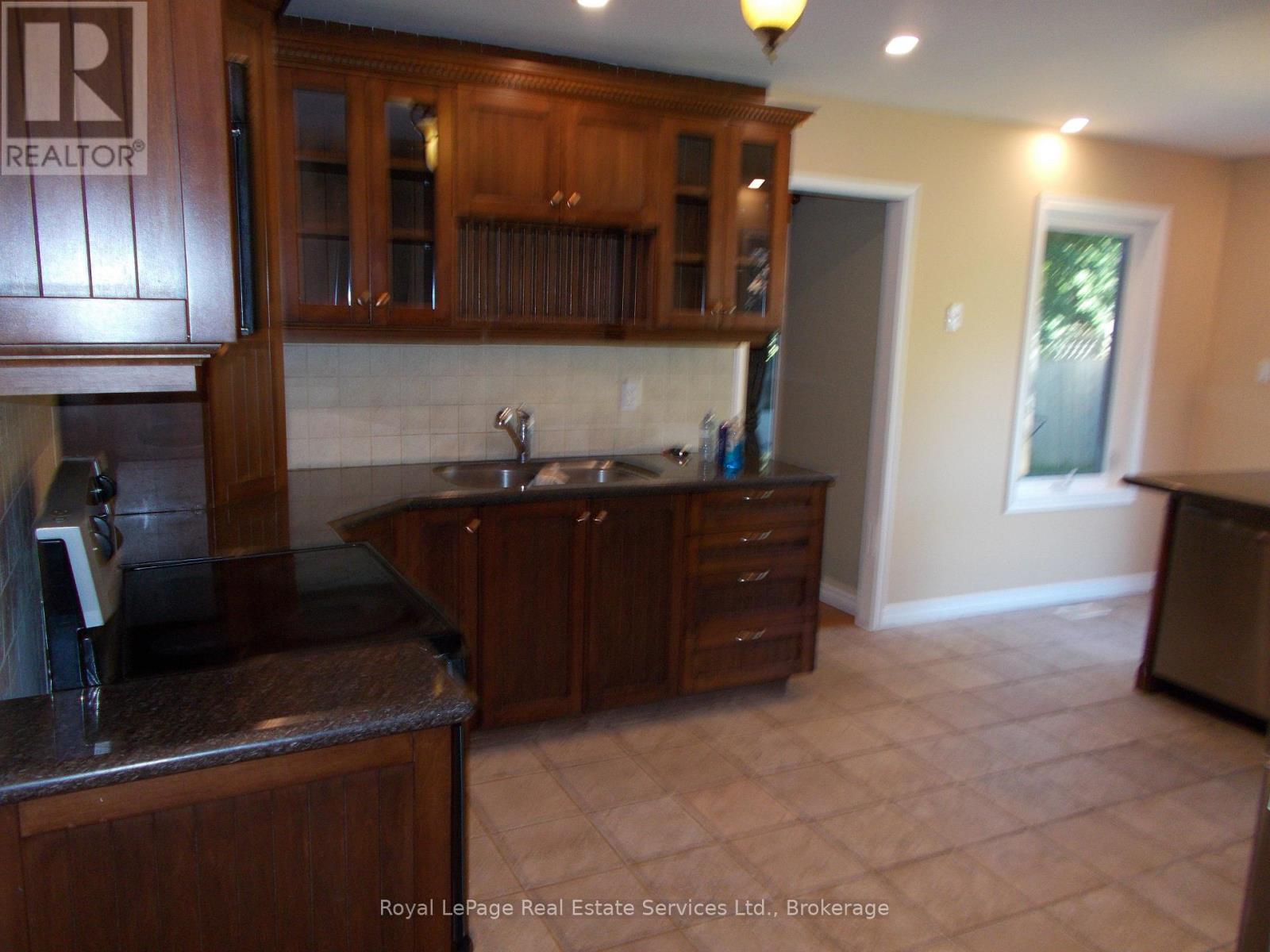 2208 Golden Briar Trail, Oakville, Ontario  L6H 4T8 - Photo 4 - W13221060