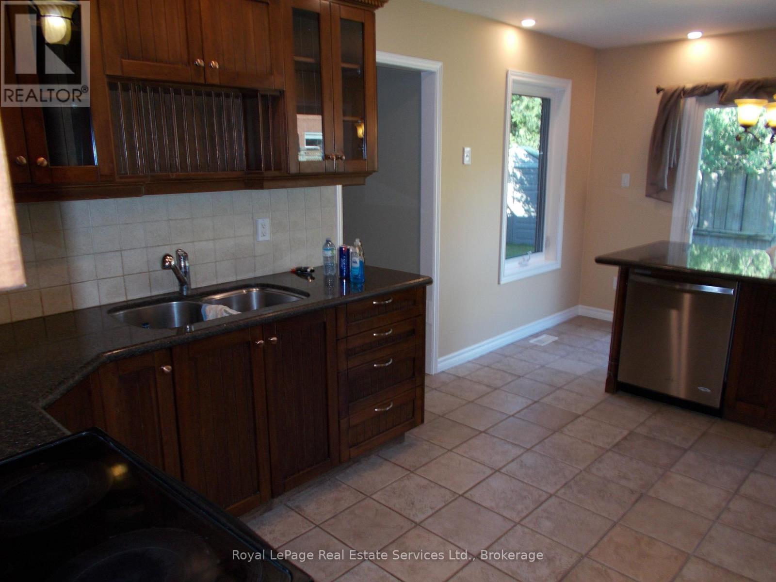 2208 Golden Briar Trail, Oakville, Ontario  L6H 4T8 - Photo 6 - W13221060