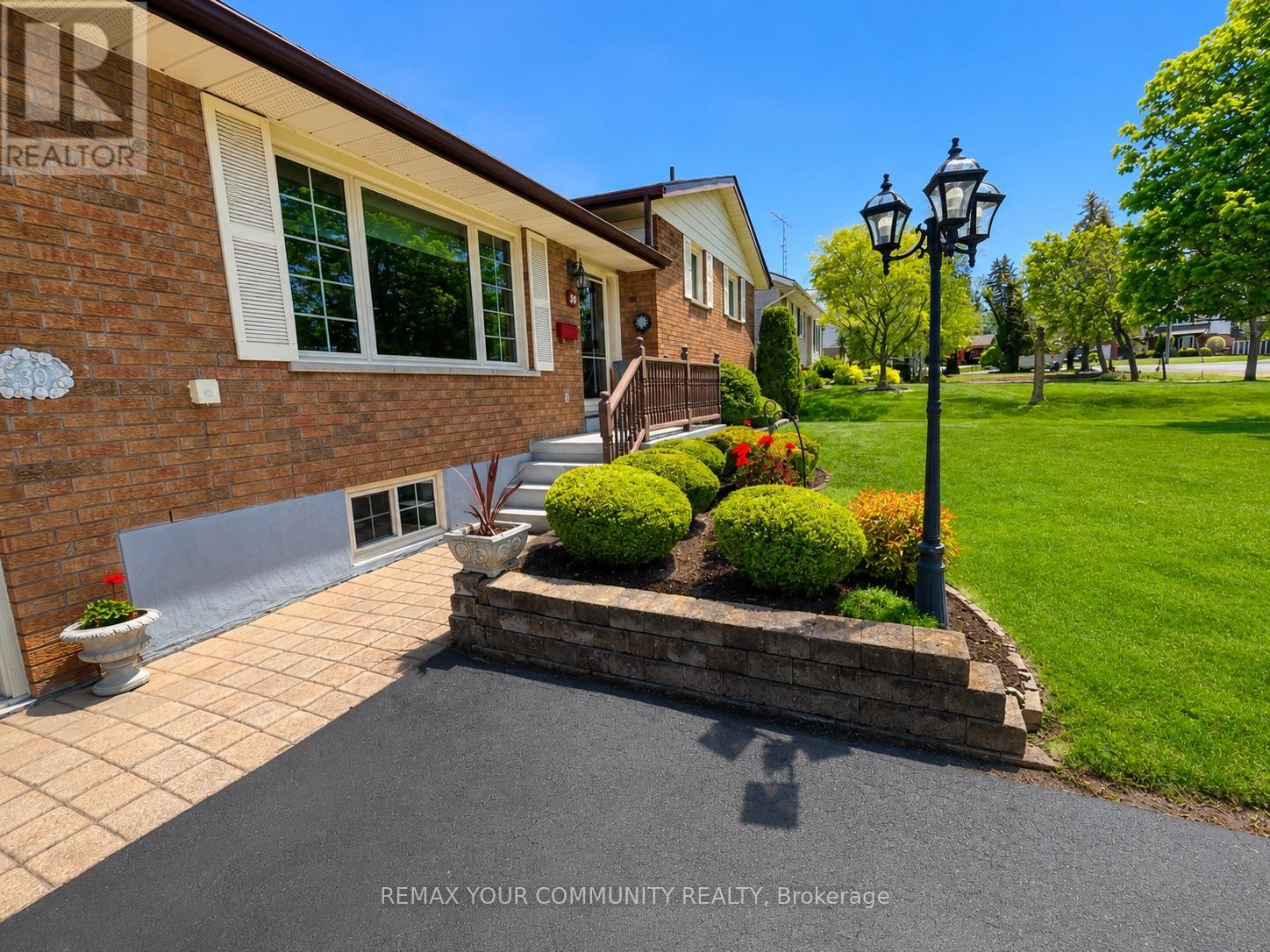 30 Grant Drive, Kawartha Lakes, Ontario  K0M 2M0 - Photo 2 - X12968928