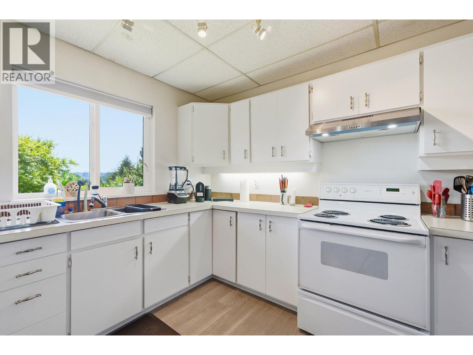4015 Cummins Place, North Vancouver, British Columbia  V7G 2E8 - Photo 26 - R3130092