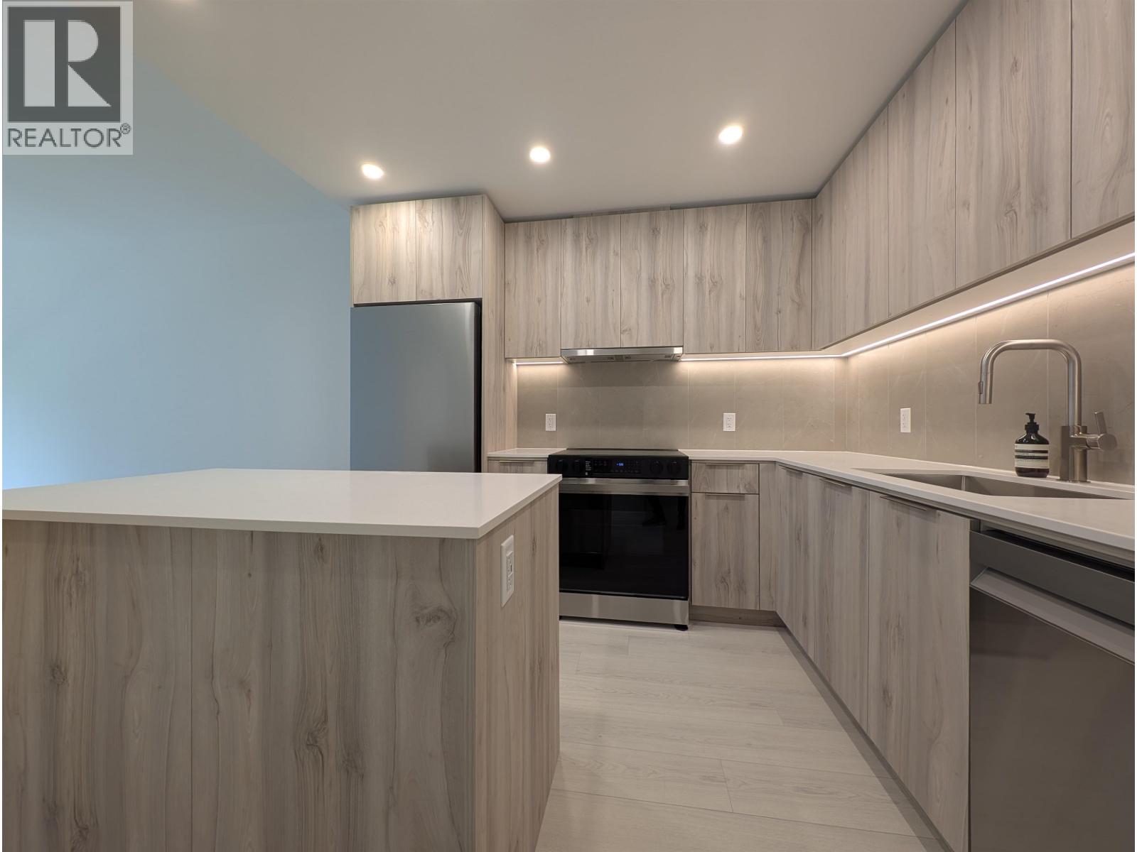 313 3594 Malsum Drive, North Vancouver, British Columbia  V7G 0B5 - Photo 2 - R3130072