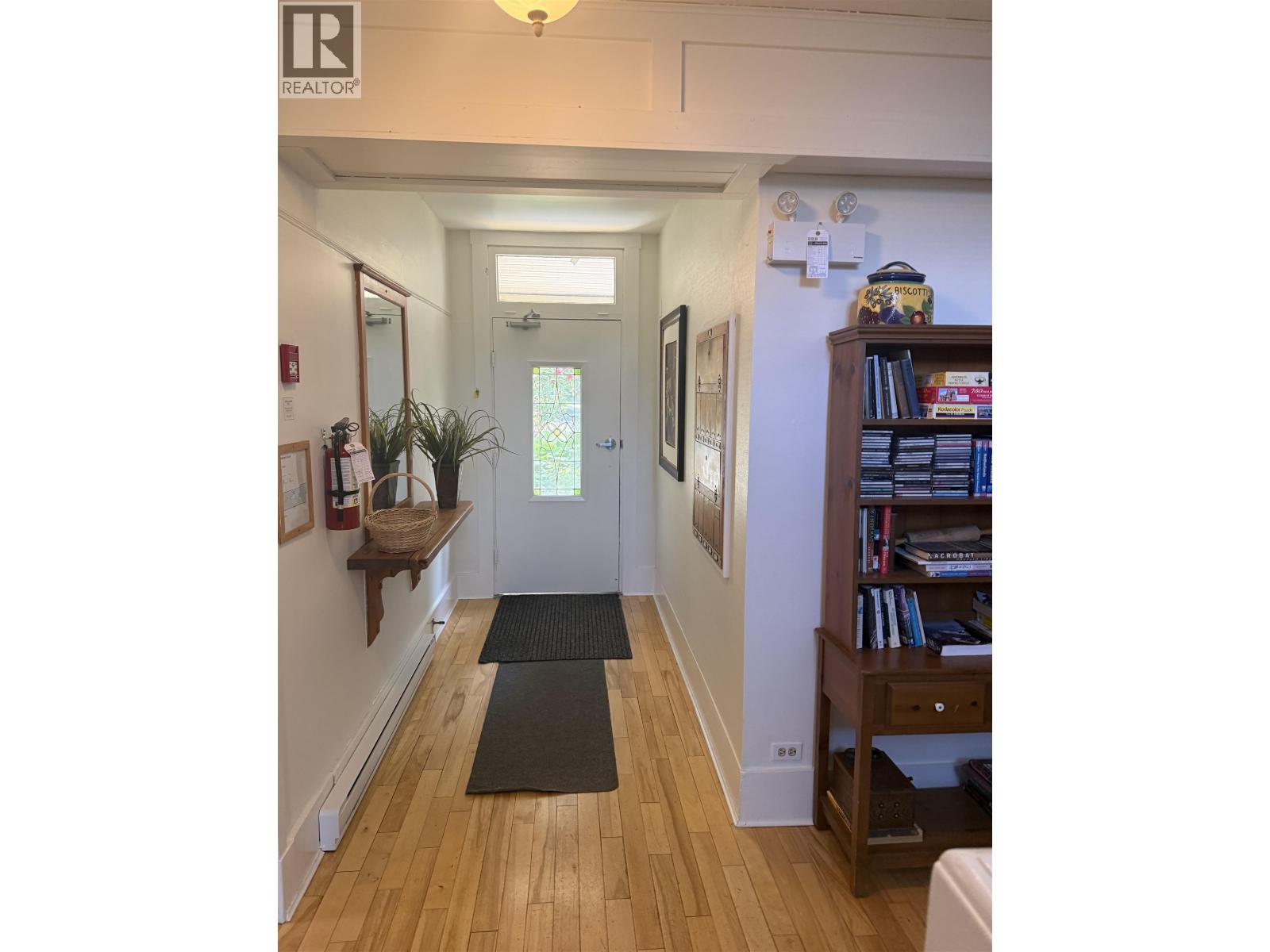 102 3371 Chesterfield Avenue, North Vancouver, British Columbia  V7N 3N2 - Photo 4 - R3130075