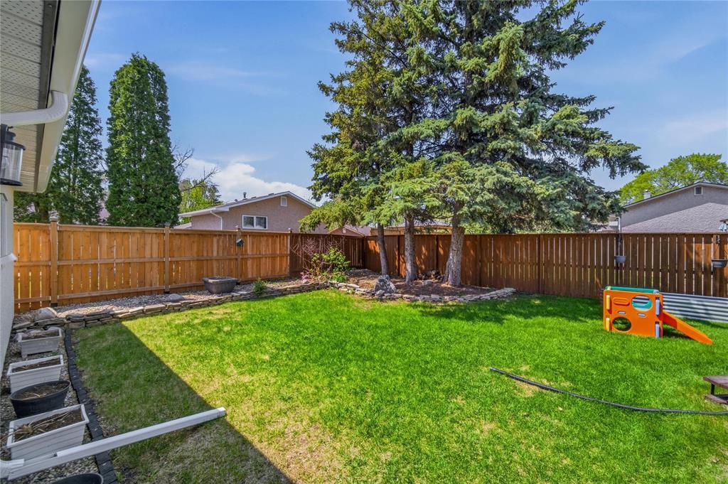14 Continental Avenue, Winnipeg, Manitoba R2G 2T1 - Photo 32 - 202612122