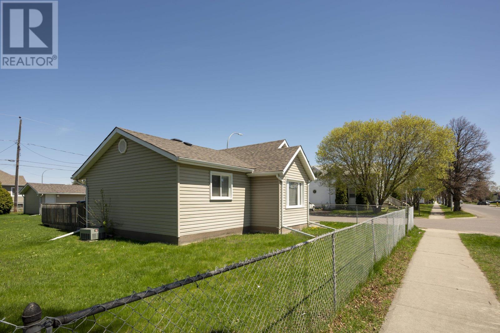 1401 Frederica St W, Thunder Bay, Ontario  P7E 3Y7 - Photo 4 - TB2601273