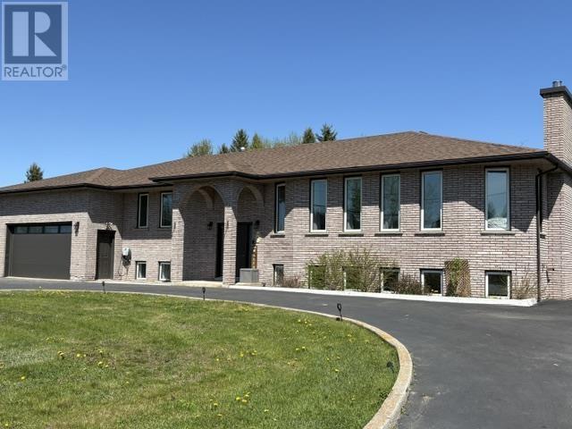 3306 Fairview Ave, Thunder Bay, Ontario  P7K 1E5 - Photo 1 - TB2601275