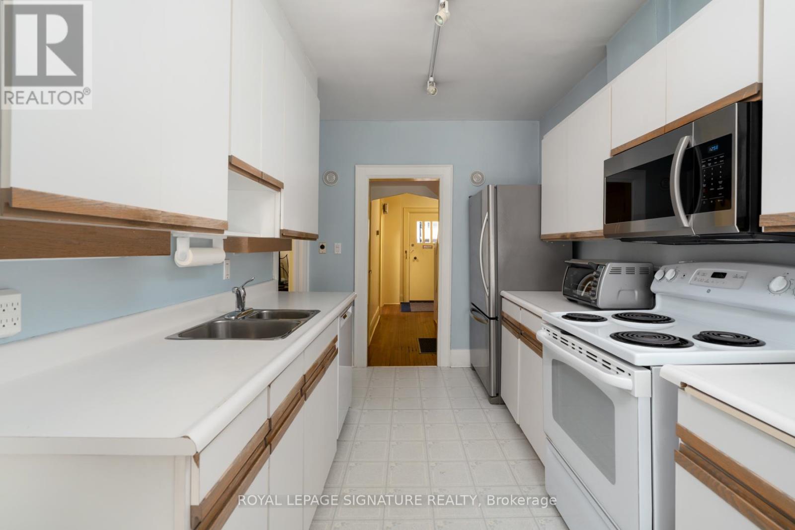 101 Deloraine Avenue, Toronto, Ontario  M5M 2B1 - Photo 18 - C13221018
