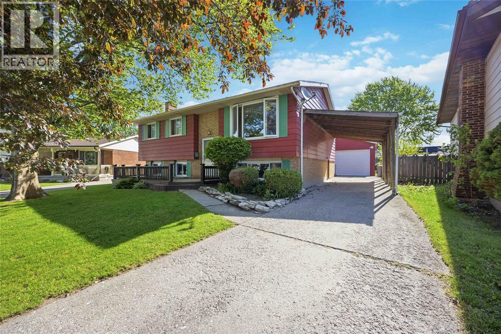 883 Prestwick Crescent