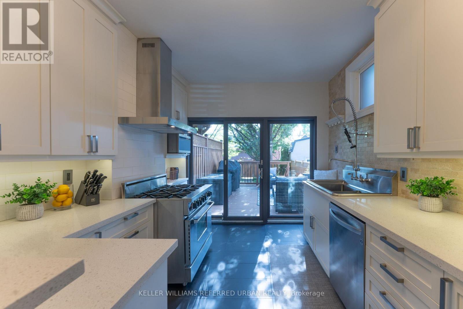 102 Gough Avenue, Toronto, Ontario  M4K 3N8 - Photo 6 - E13221006