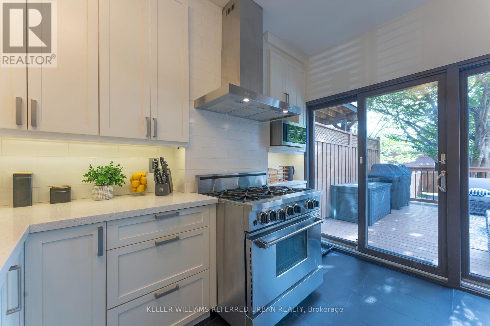 102 Gough Avenue, Toronto, Ontario  M4K 3N8 - Photo 7 - E13221006