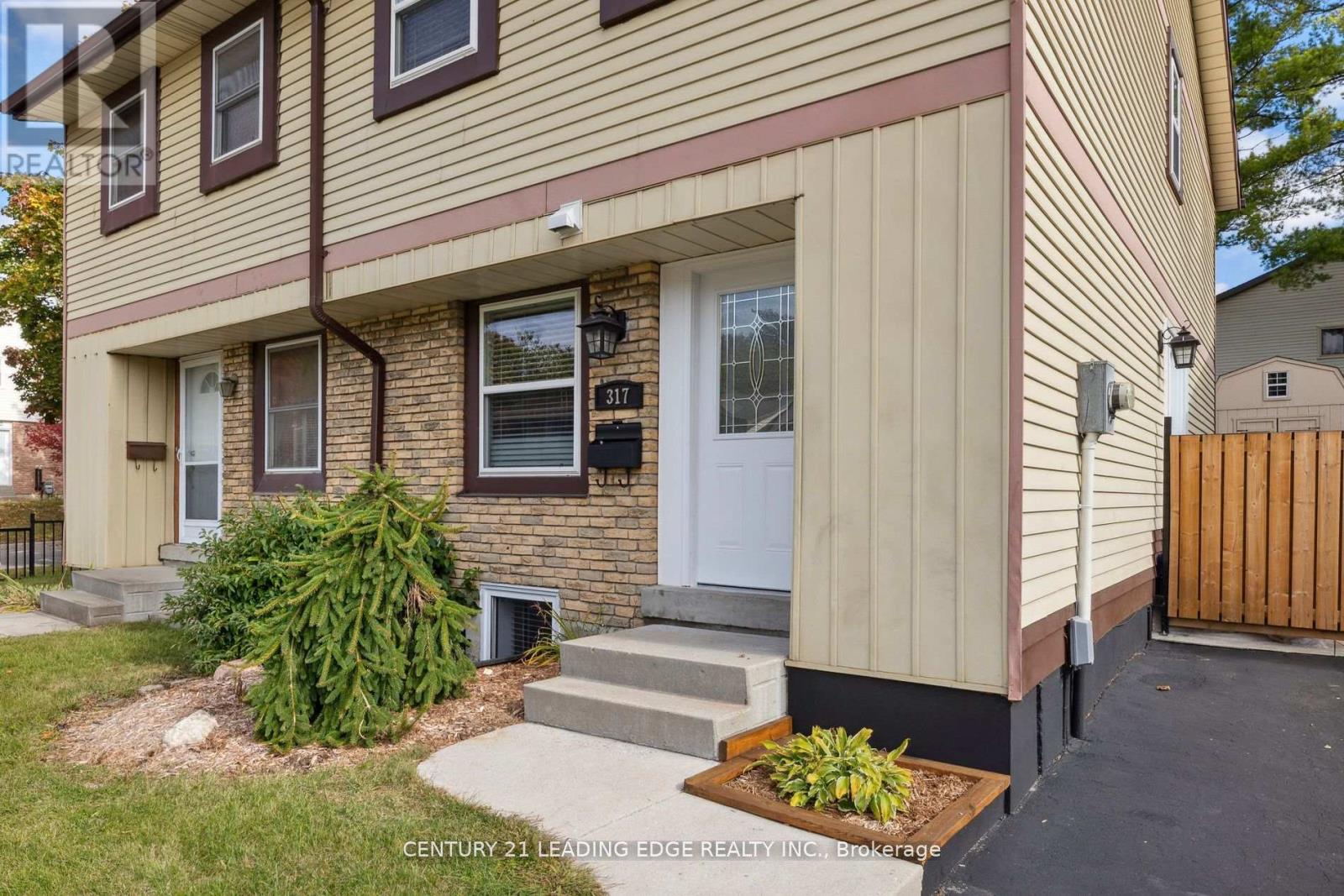 317 Homestead Drive, Oshawa, Ontario  L1J 6V2 - Photo 4 - E13221082