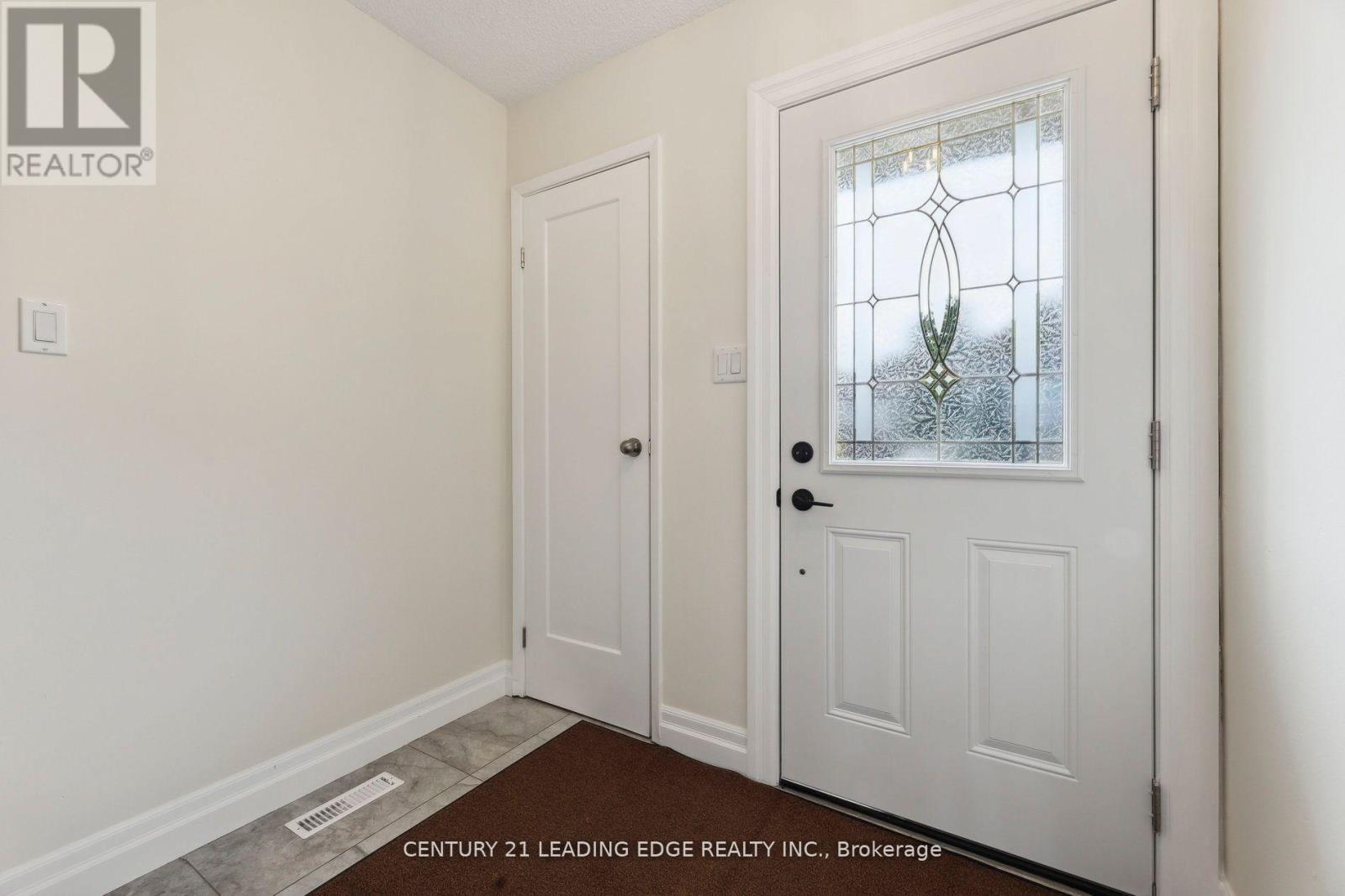 317 Homestead Drive, Oshawa, Ontario  L1J 6V2 - Photo 5 - E13221082