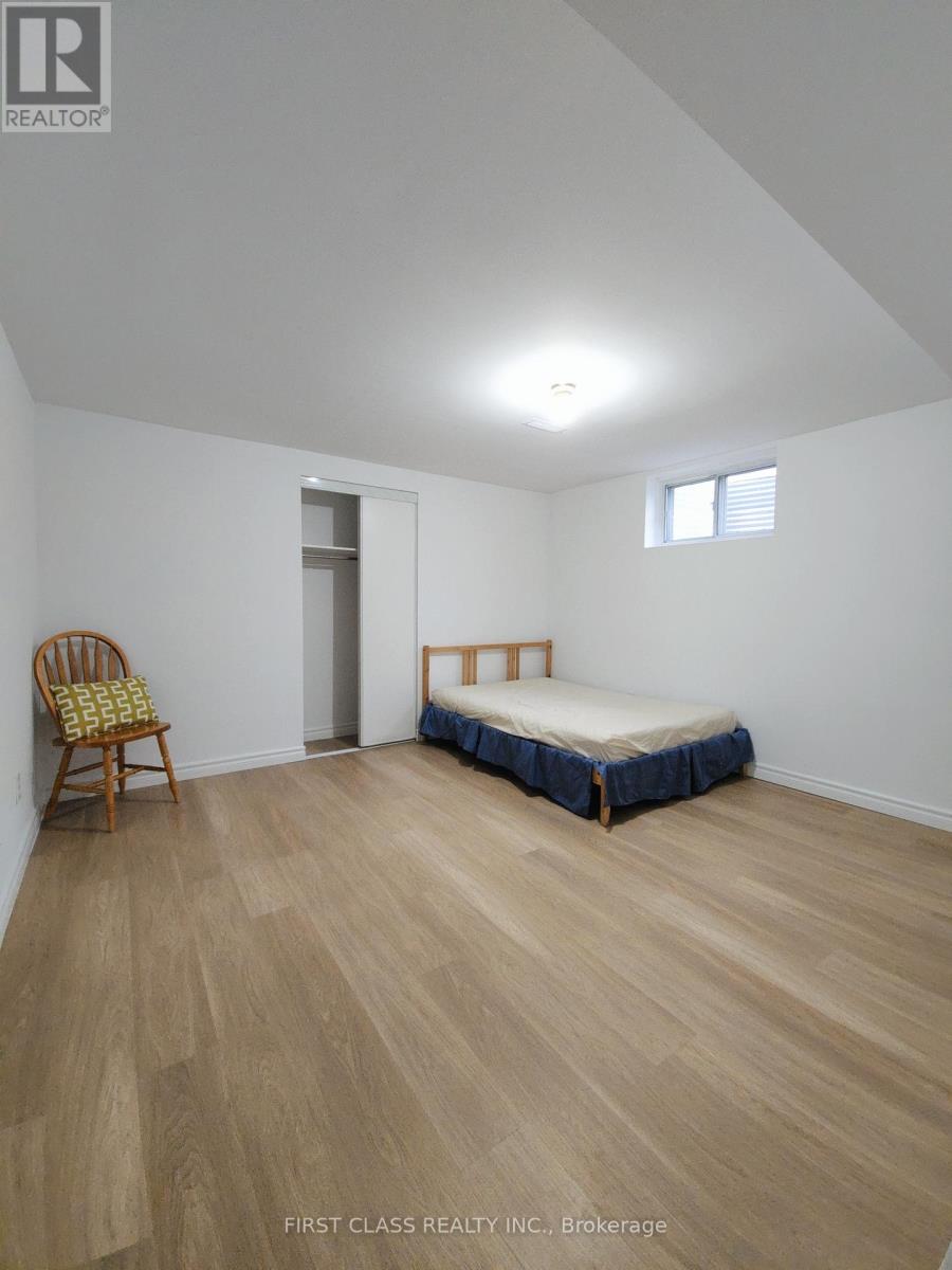 27 Macklingate Court, Toronto, Ontario  M1V 1A2 - Photo 3 - E13221122