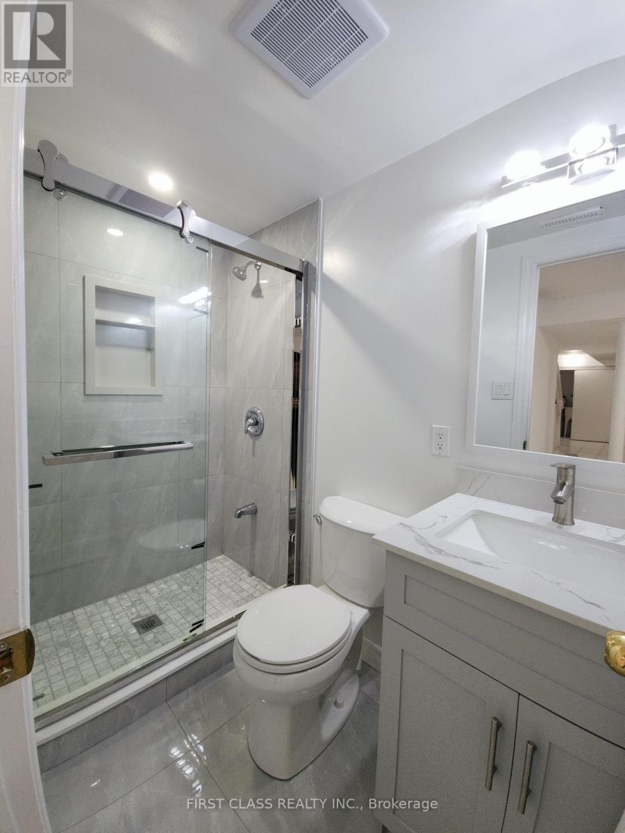 27 Macklingate Court, Toronto, Ontario  M1V 1A2 - Photo 5 - E13221122