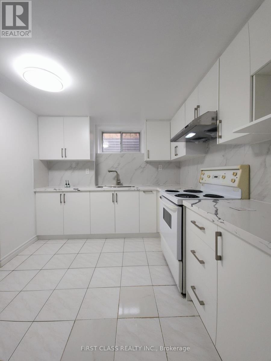 27 Macklingate Court, Toronto, Ontario  M1V 1A2 - Photo 7 - E13221122
