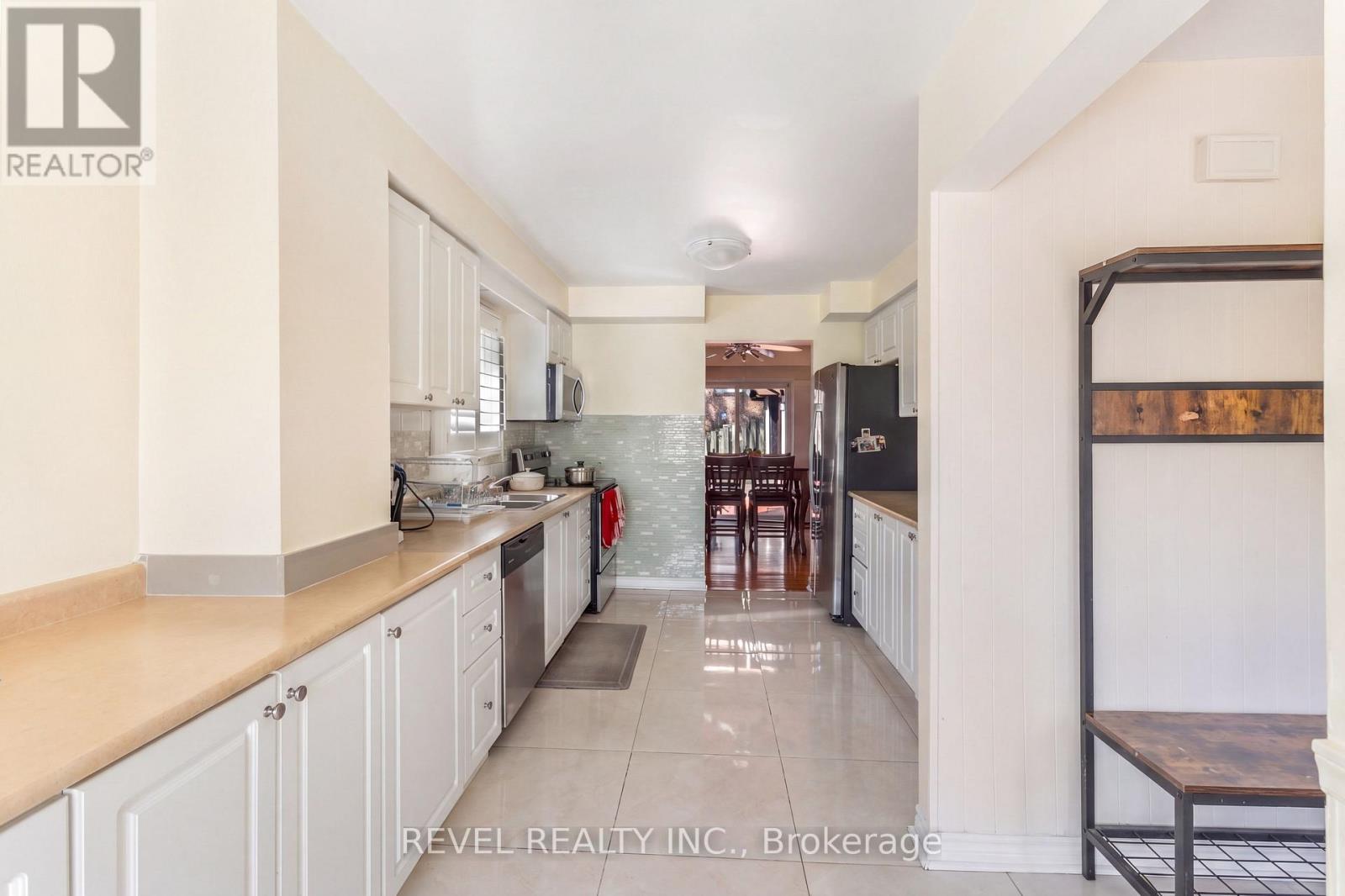 1518 Woodruff Crescent, Pickering, Ontario  L1V 3S6 - Photo 6 - E13221142