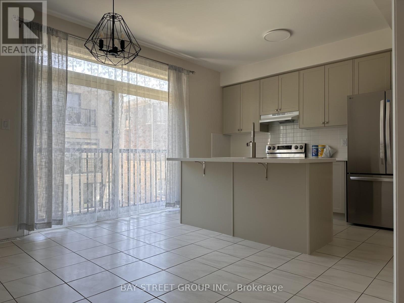 206 Tennant Circle, Vaughan, Ontario  L4H 5L4 - Photo 13 - N13108576