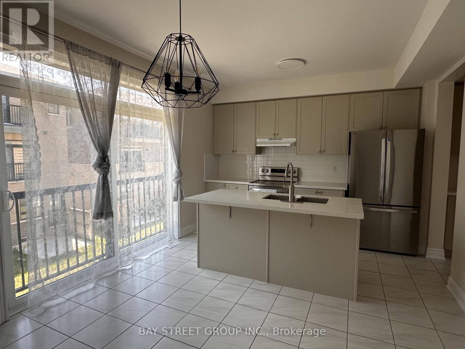 206 Tennant Circle, Vaughan, Ontario  L4H 5L4 - Photo 12 - N13108576
