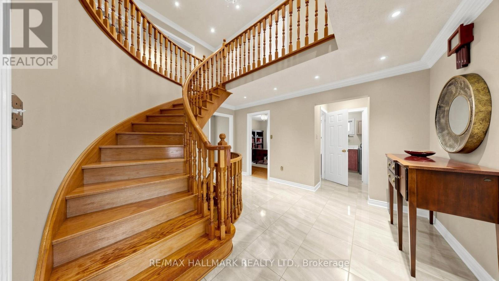 77 Cooperage Crescent, Richmond Hill, Ontario  L4C 9M2 - Photo 4 - N13220894