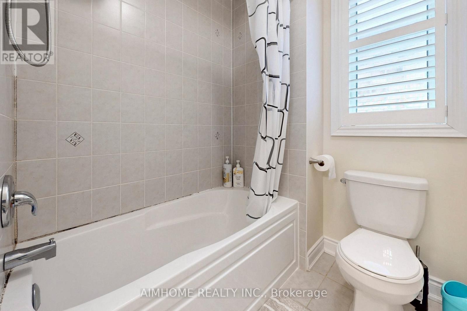 35 Marbrook Street, Richmond Hill, Ontario  L4C 0Y9 - Photo 26 - N13221150