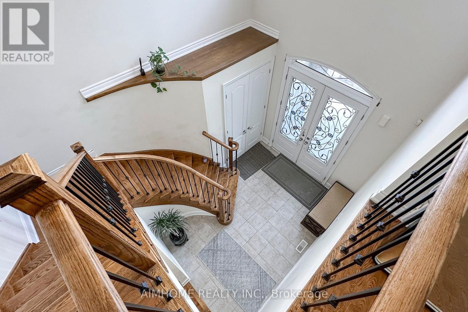 35 Marbrook Street, Richmond Hill, Ontario  L4C 0Y9 - Photo 4 - N13221150