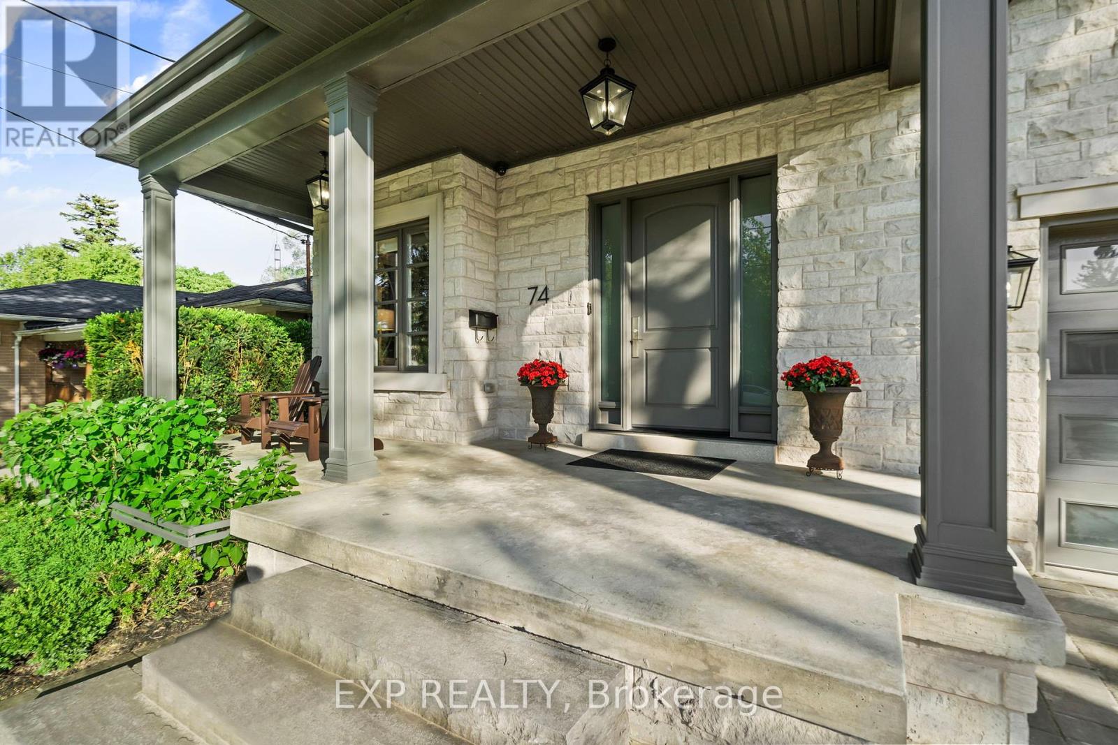 74 Bedford Park Avenue, Richmond Hill, Ontario  L4C 2N8 - Photo 2 - N13221154