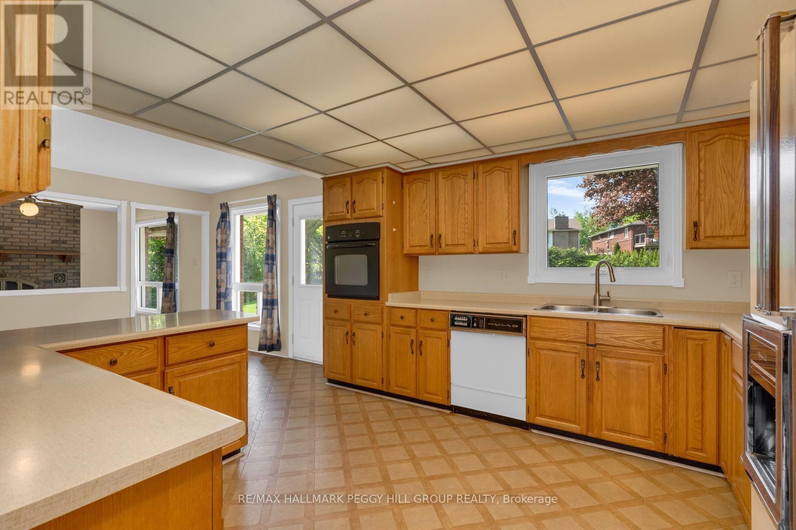 19 Murray Street, Barrie (Allandale Heights), Ontario  L4N 2X1 - Photo 5 - S13221014