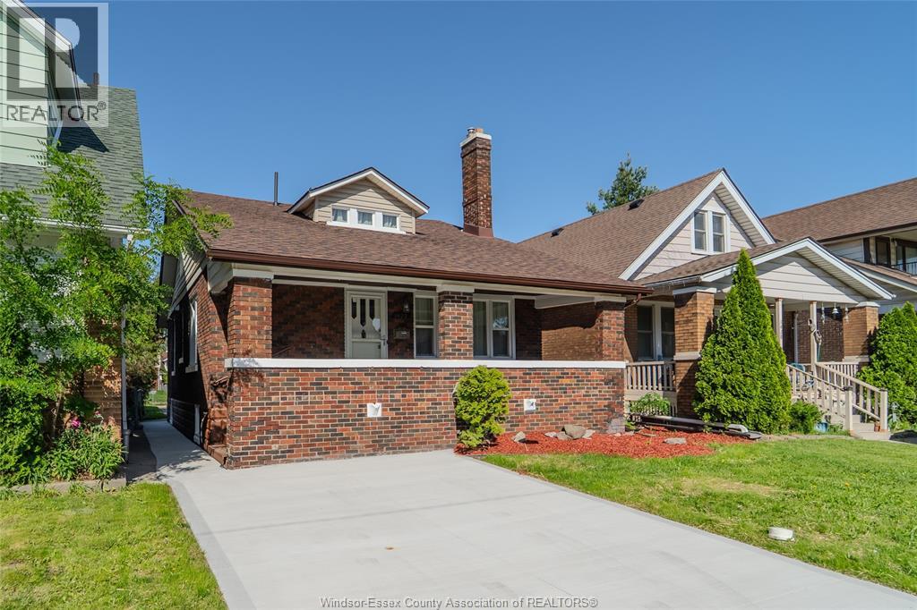 MLS# 26012643: 1422 Elsmere AVENUE, Windsor, Canada