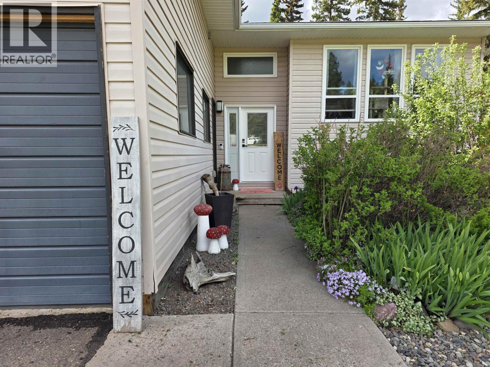 2325 Omineca Place, Houston, British Columbia  V0J 1Z2 - Photo 4 - R3118749