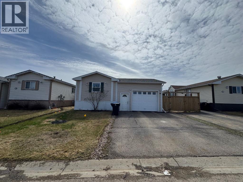 208 Mitchell Drive, Fort Mcmurray, Alberta  T9K 2N1 - Photo 1 - A2314498