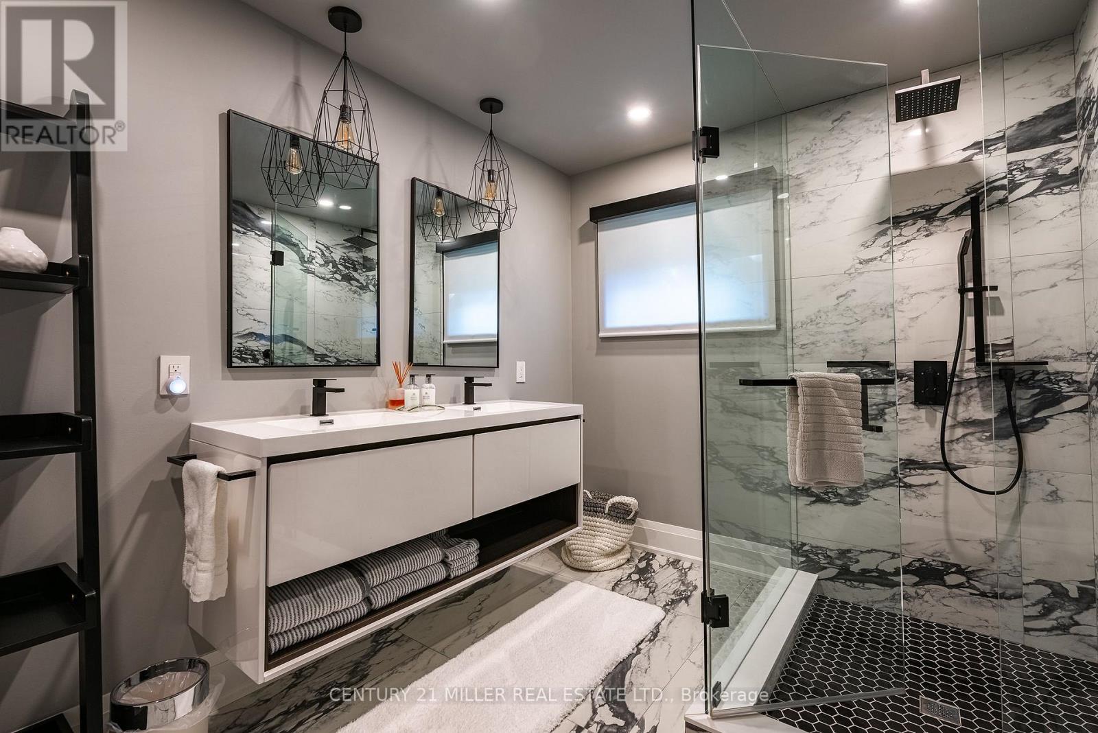 121 Edgecliffe Place, Burlington, Ontario  L7L 3Z2 - Photo 40 - W13221046