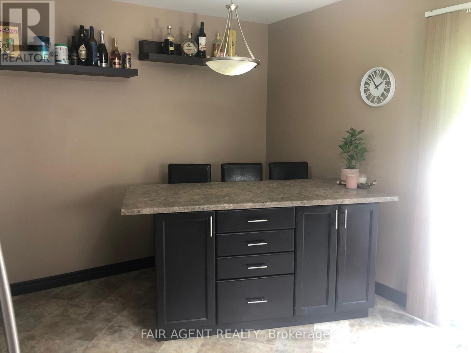 562 Erinbrook Drive, Kitchener, Ontario  N2E 3M8 - Photo 19 - X13221274