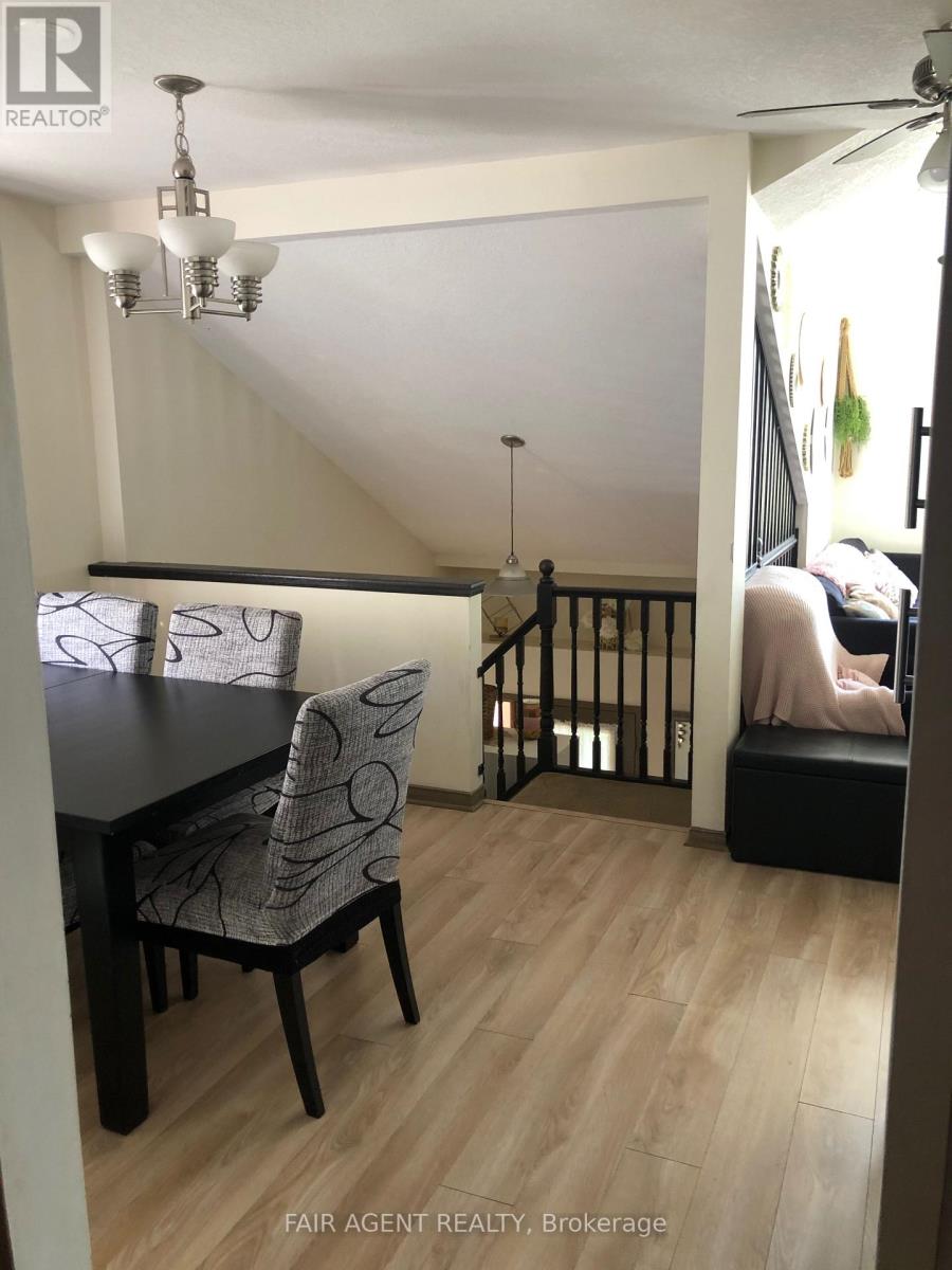 562 Erinbrook Drive, Kitchener, Ontario  N2E 3M8 - Photo 6 - X13221274
