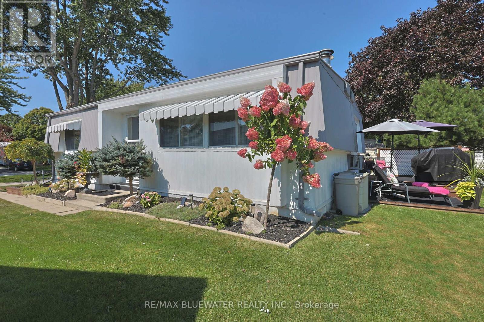 208 Biltmore Drive, South Huron, Ontario  N0M 1T0 - Photo 1 - X13221574
