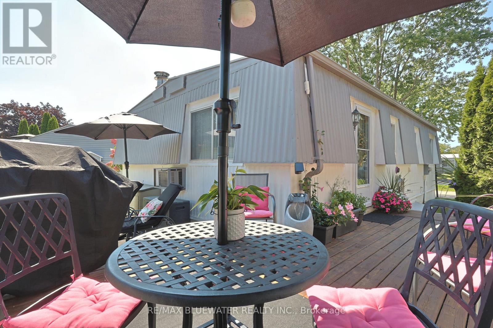 208 Biltmore Drive, South Huron, Ontario  N0M 1T0 - Photo 2 - X13221574