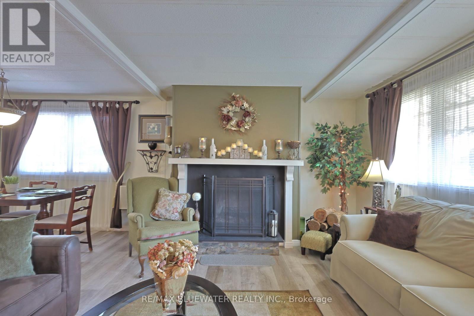 208 Biltmore Drive, South Huron, Ontario  N0M 1T0 - Photo 4 - X13221574
