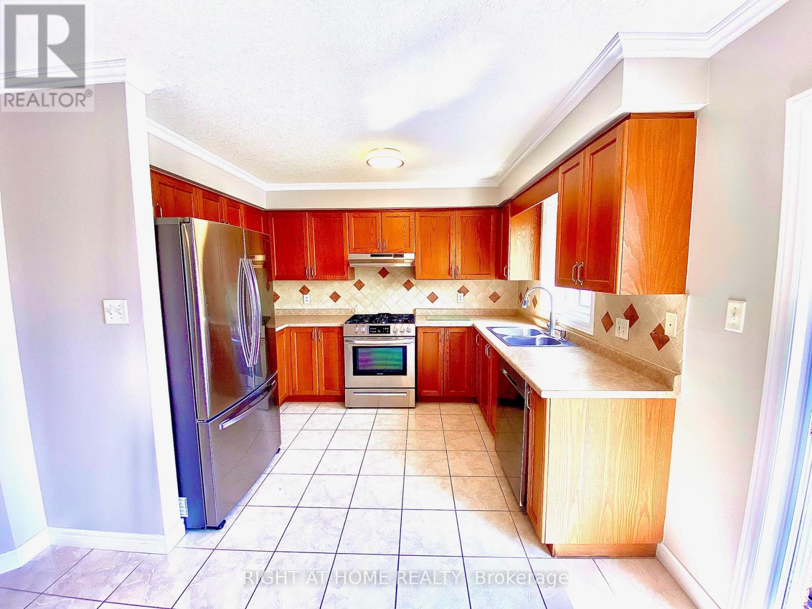 Upper - 138 Apple Ridge Drive, Kitchener, Ontario  N2P 2S7 - Photo 11 - X13220996