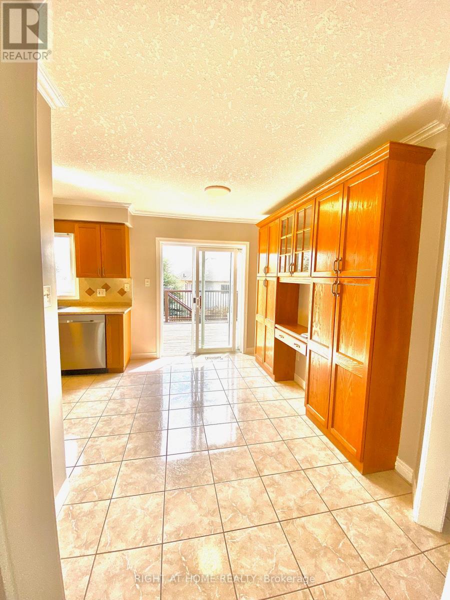 Upper - 138 Apple Ridge Drive, Kitchener, Ontario  N2P 2S7 - Photo 12 - X13220996