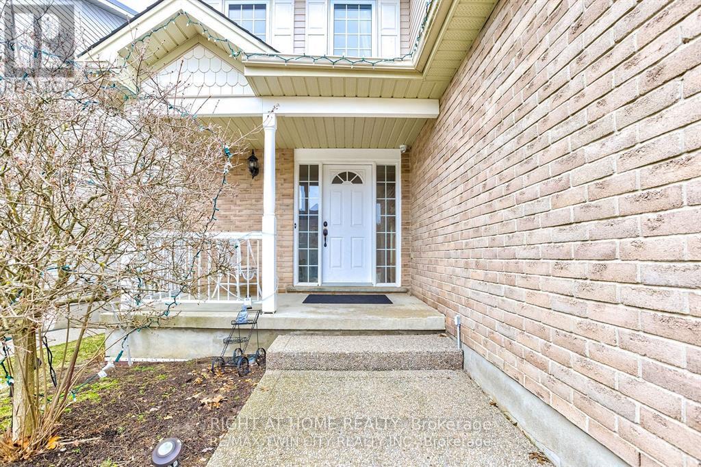 Upper - 138 Apple Ridge Drive, Kitchener, Ontario  N2P 2S7 - Photo 2 - X13220996