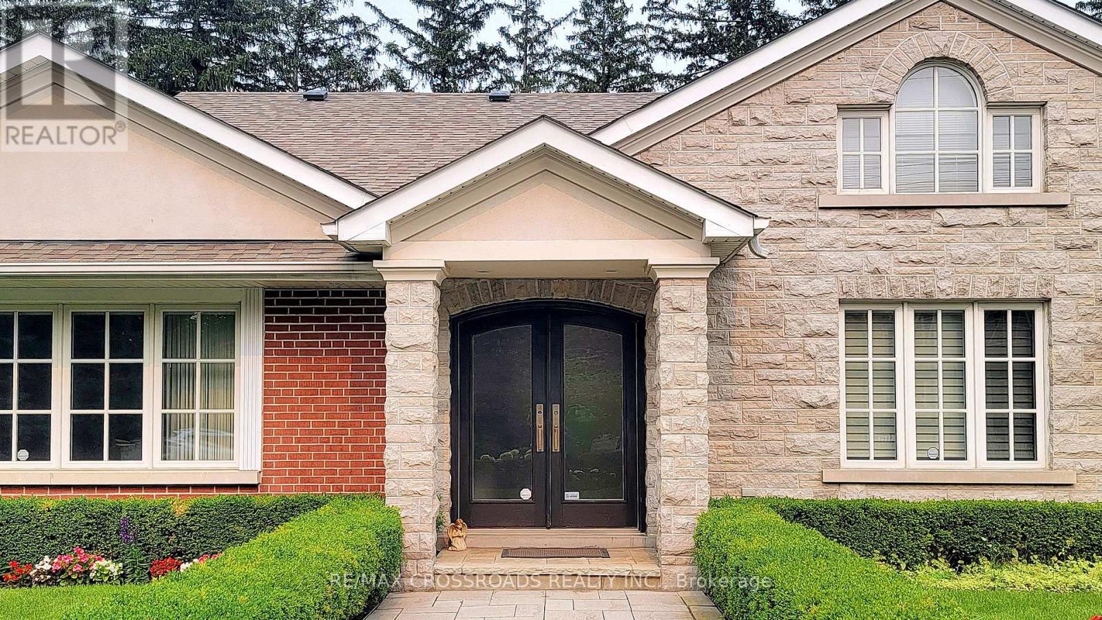 9 DALEBERRY PLACE, Toronto, Ontario