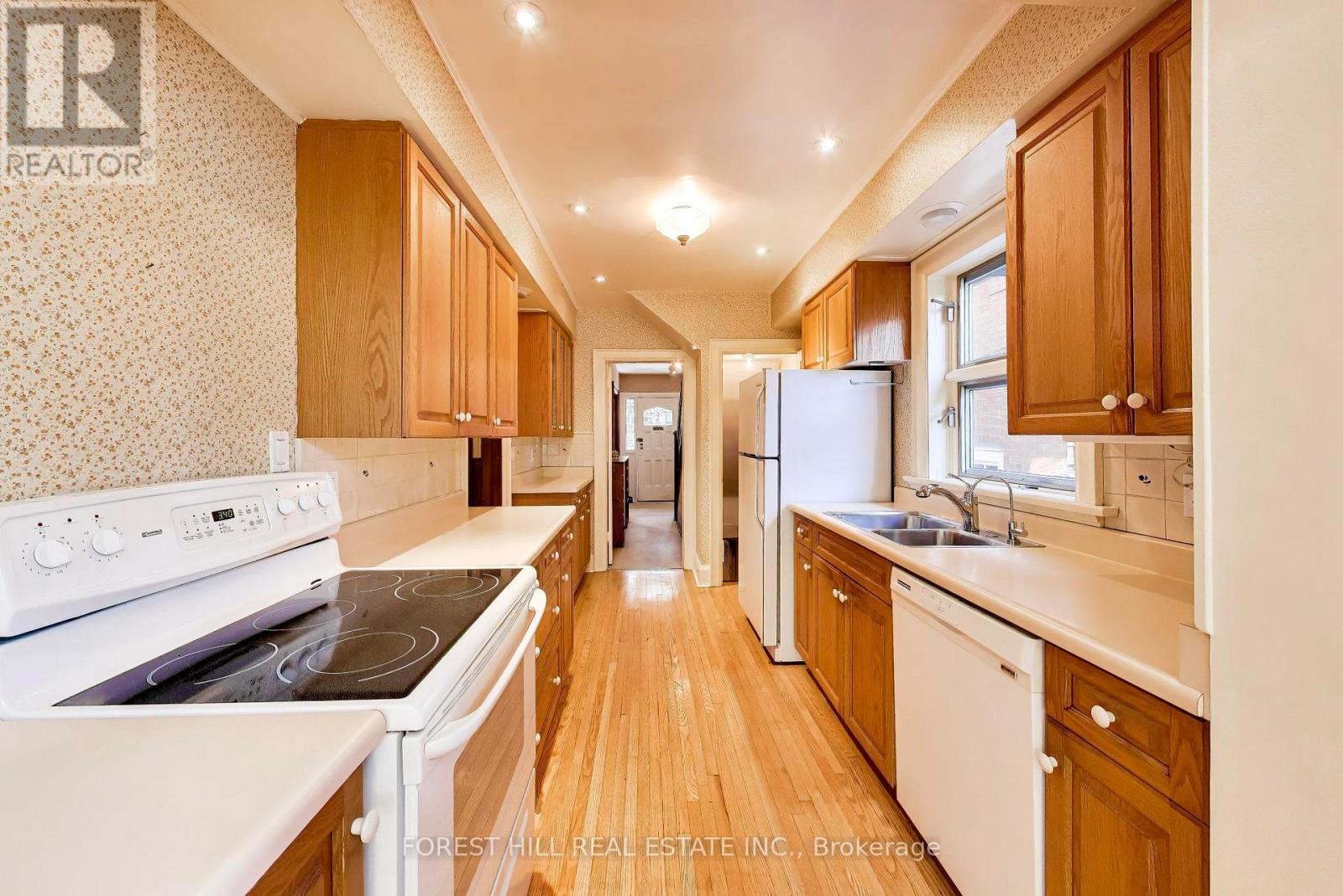 164 Deloraine Avenue, Toronto, Ontario  M5M 2A9 - Photo 8 - C13221208