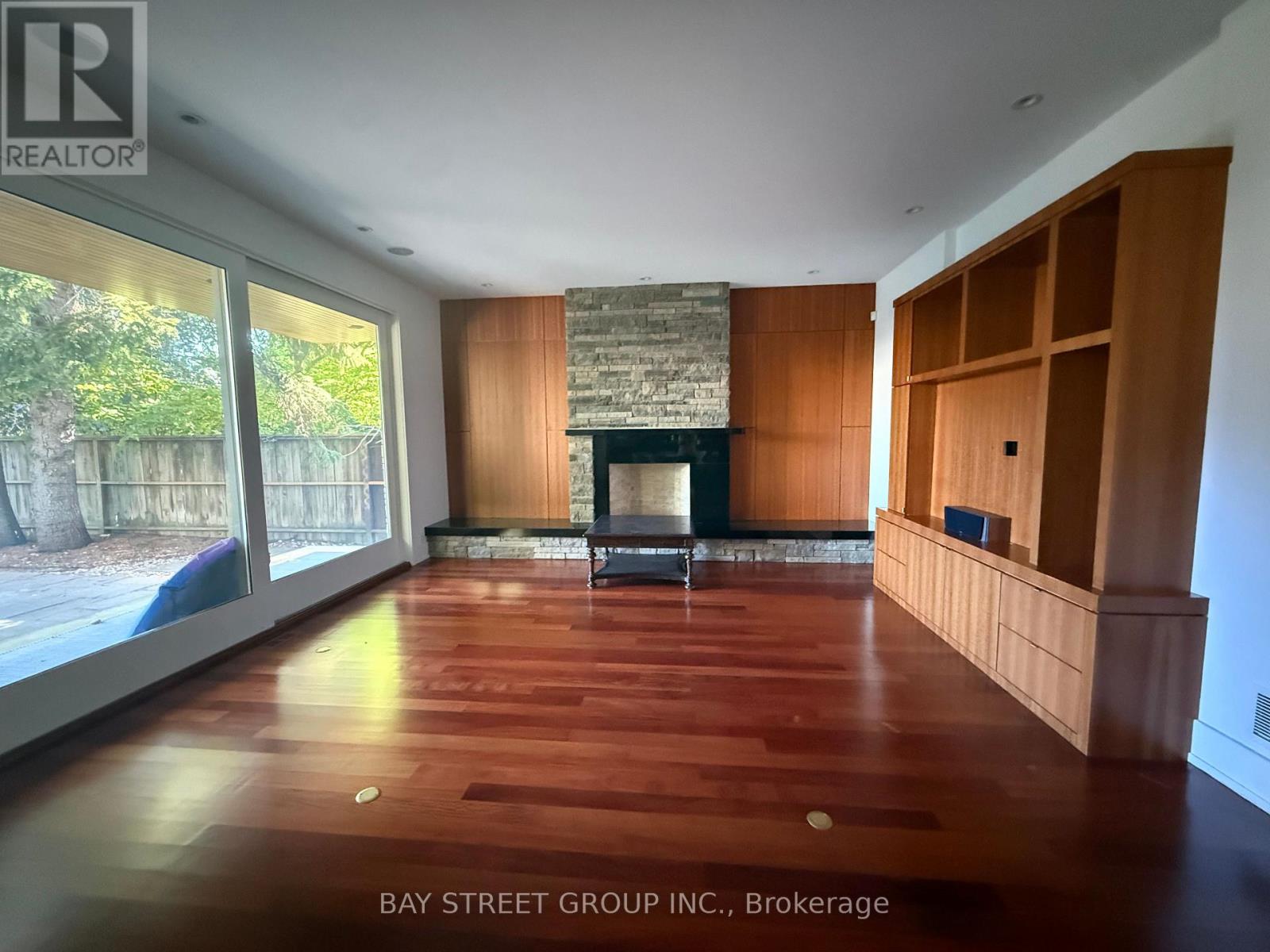 158 Munro Boulevard, Toronto, Ontario  M2P 1C8 - Photo 2 - C13221284