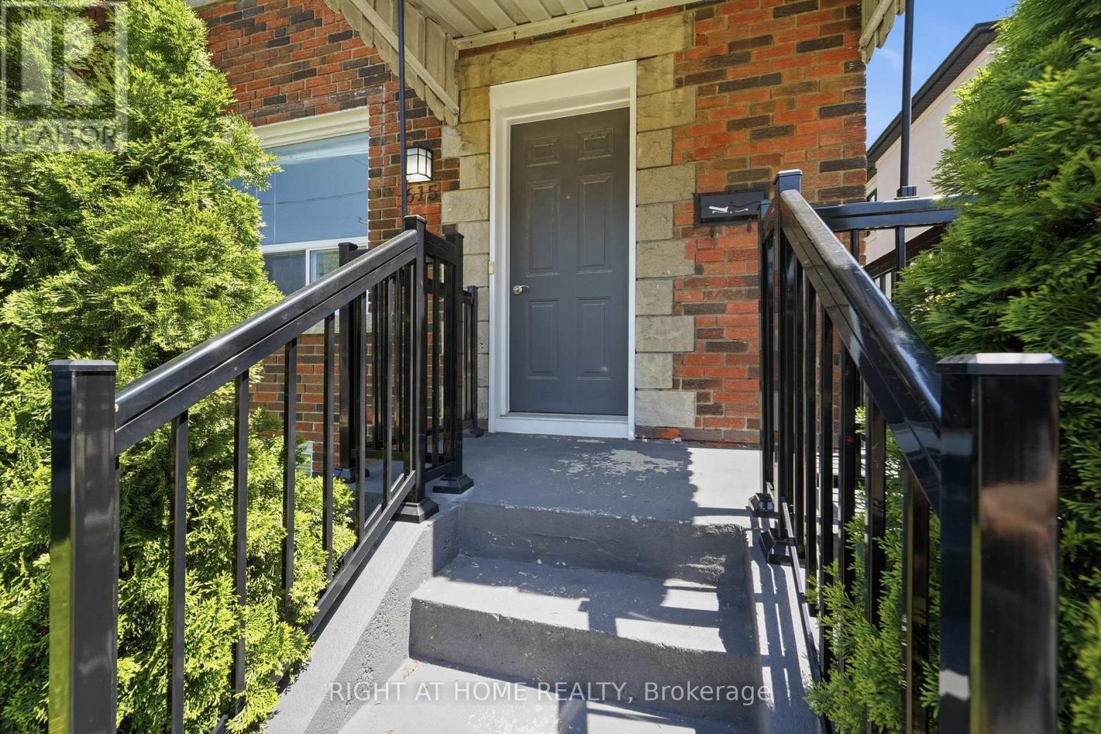 615 Pharmacy Avenue, Toronto, Ontario  M1L 3H1 - Photo 3 - E13221378