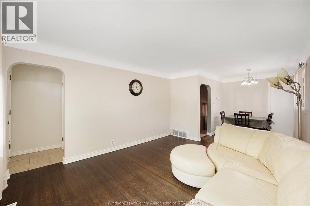 3668 Mckay, Windsor, Ontario N9E 2S2 - Photo 11 - 26012625