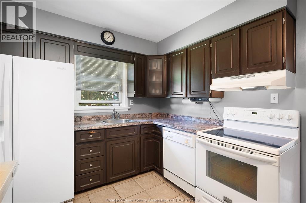 3668 Mckay, Windsor, Ontario N9E 2S2 - Photo 18 - 26012625
