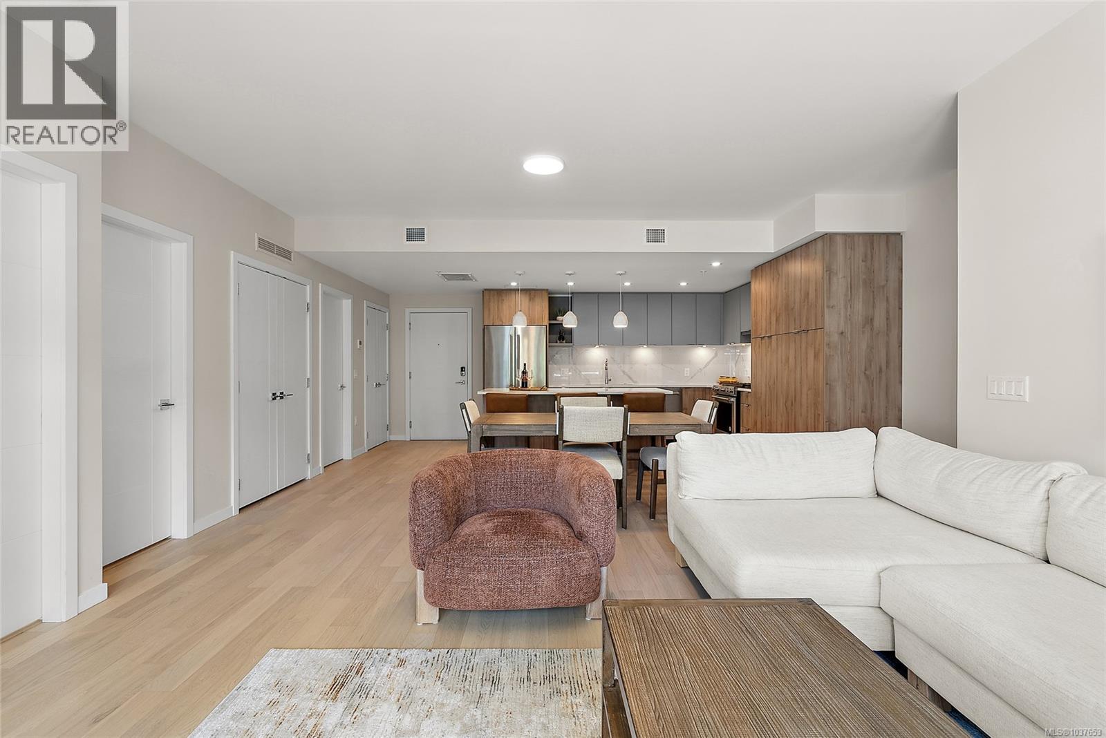 209 5120 Cordova Bay Rd, Saanich, British Columbia  V8Y 2K5 - Photo 7 - 1037653
