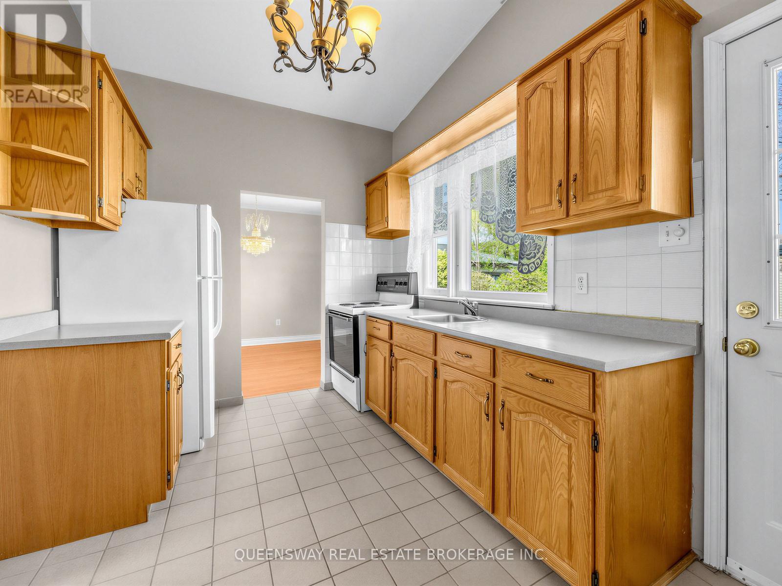 517 Pinegrove Road, Oakville, Ontario  L6K 2C2 - Photo 13 - W13221180