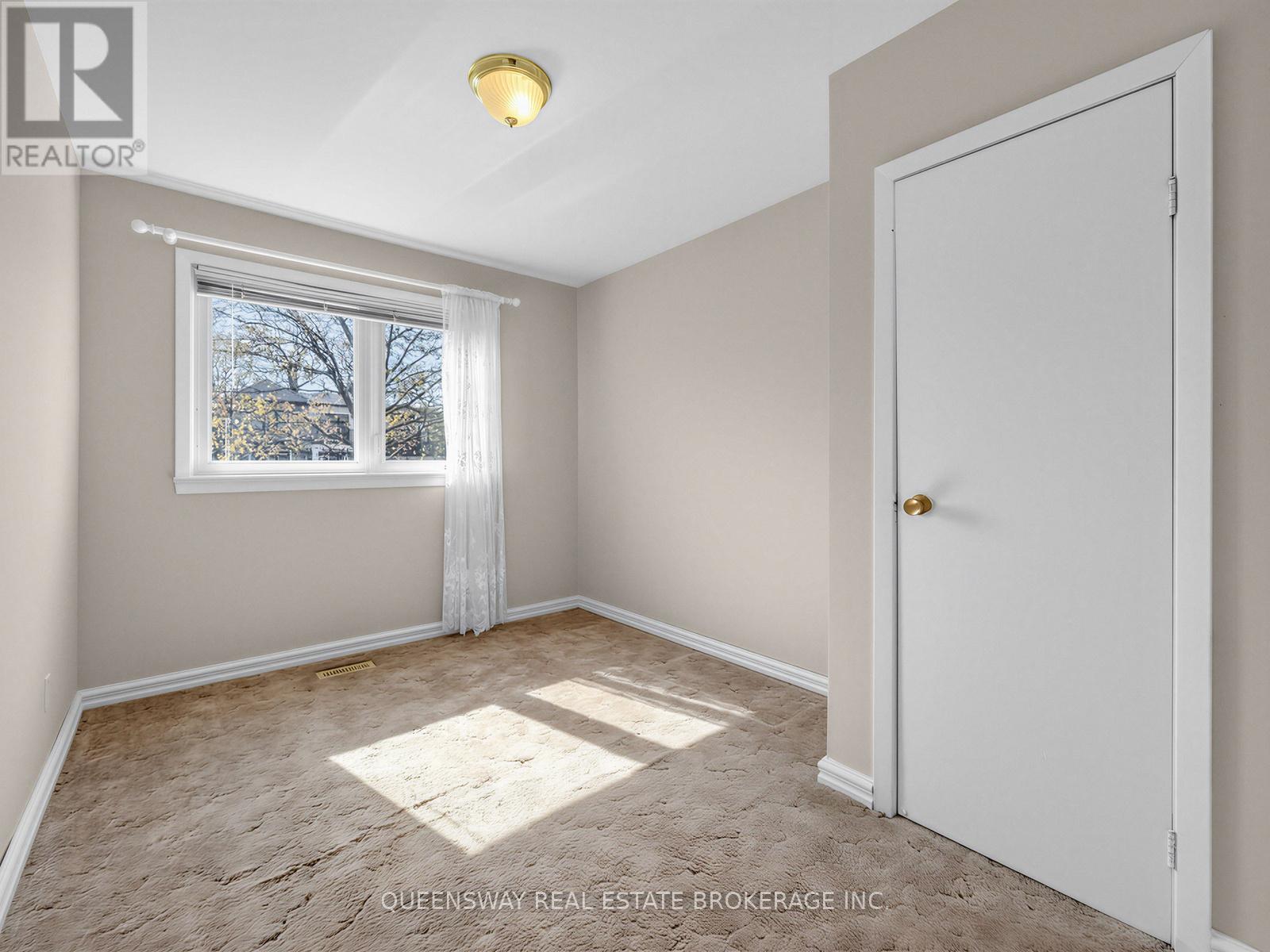 517 Pinegrove Road, Oakville, Ontario  L6K 2C2 - Photo 15 - W13221180